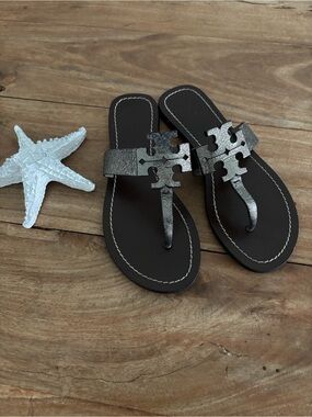 Tori Burch Moore Gunmetal Metallic Logo Thong Sandals Size 5